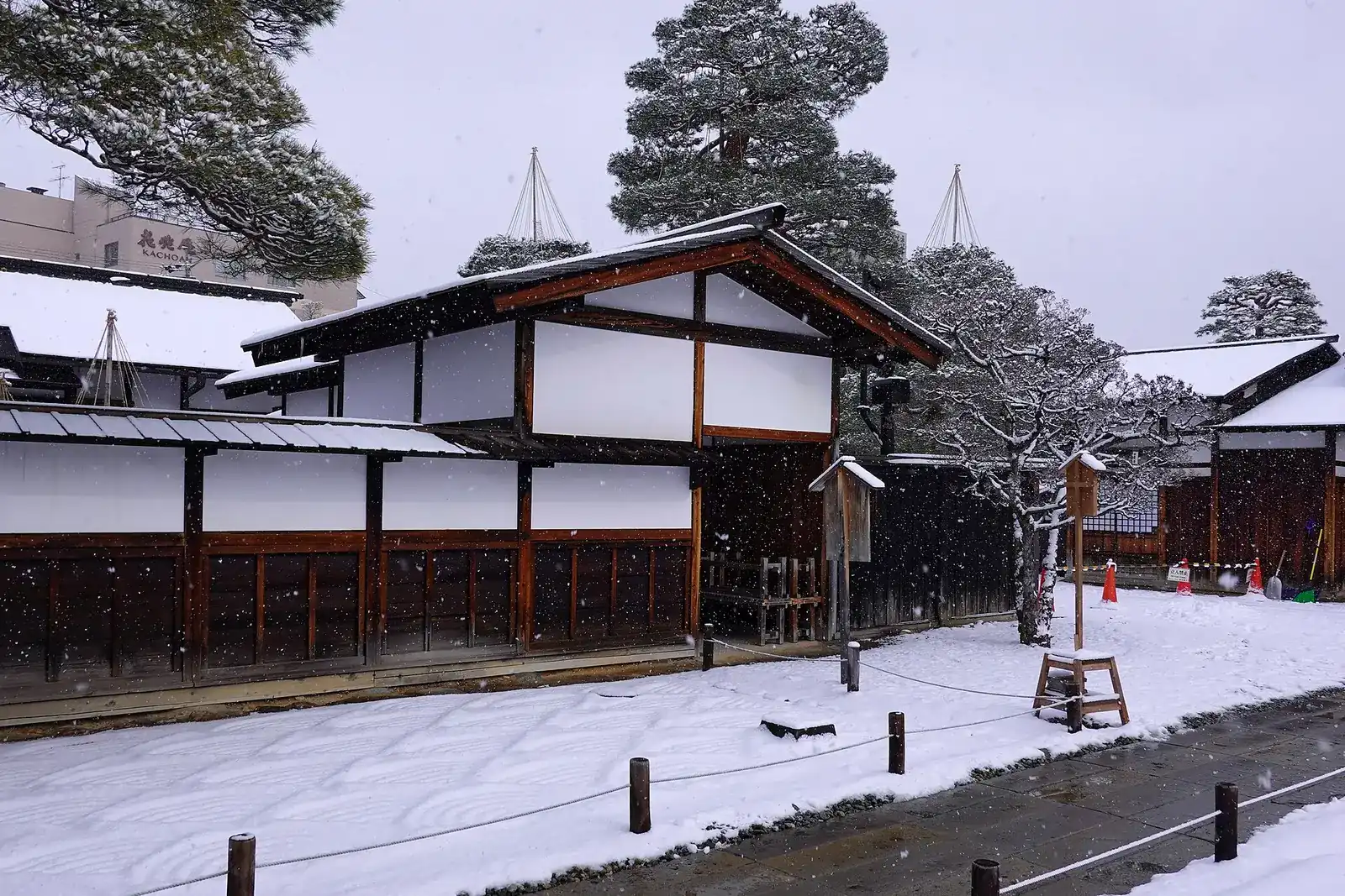 White-walled storehouse buildings of Takayama Jinya in falling snow