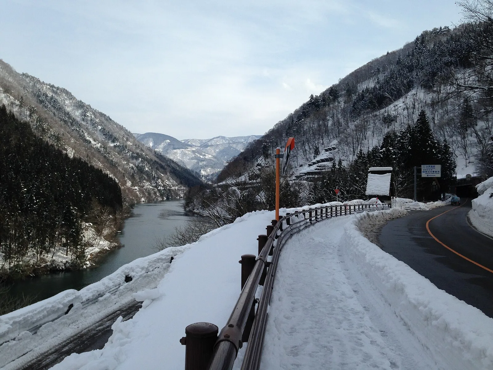 Snow-banked road above the Ohara reservoir on the way to Suganuma in Gokayama, winter